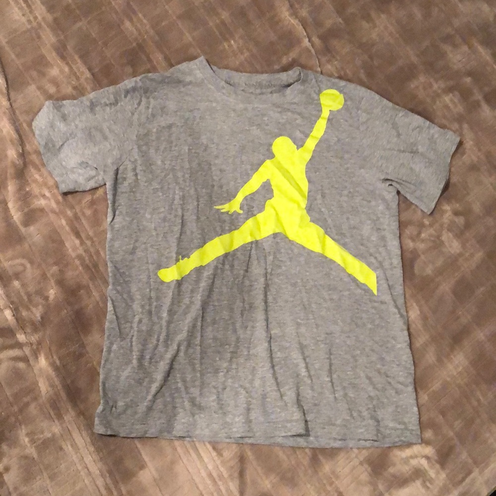 Grey and Green Jordan T-Sgurt barely worn